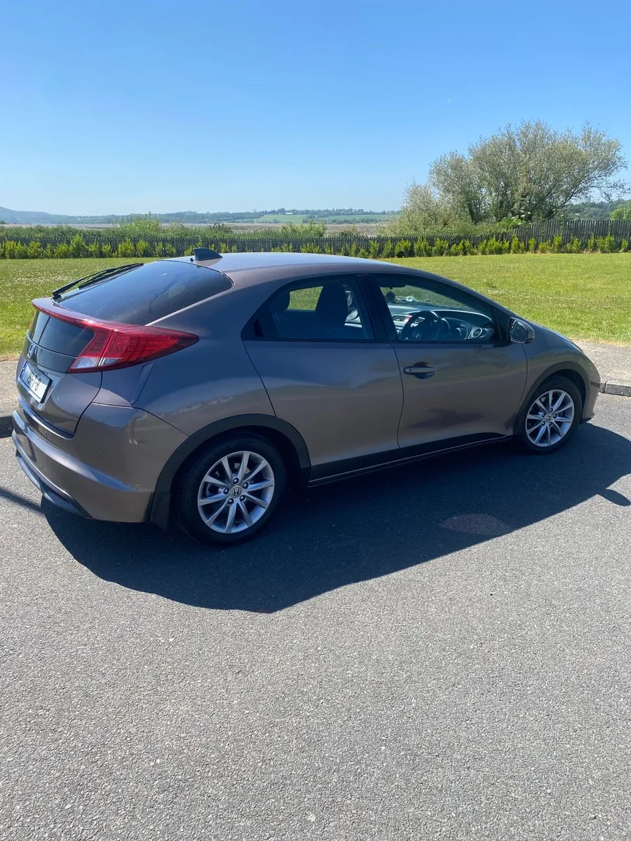 Honda Civic 2015 - Image 4
