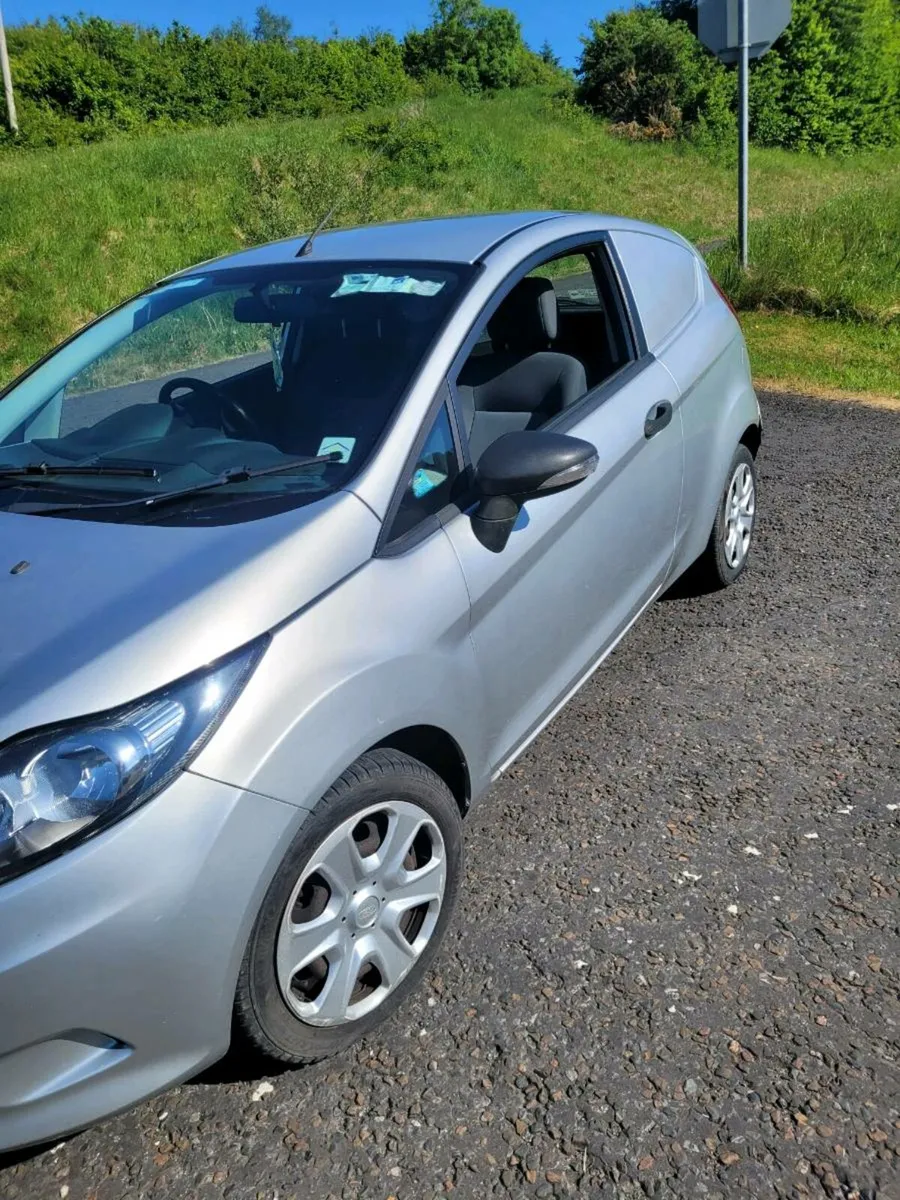 Ford Fiesta Van - Image 2