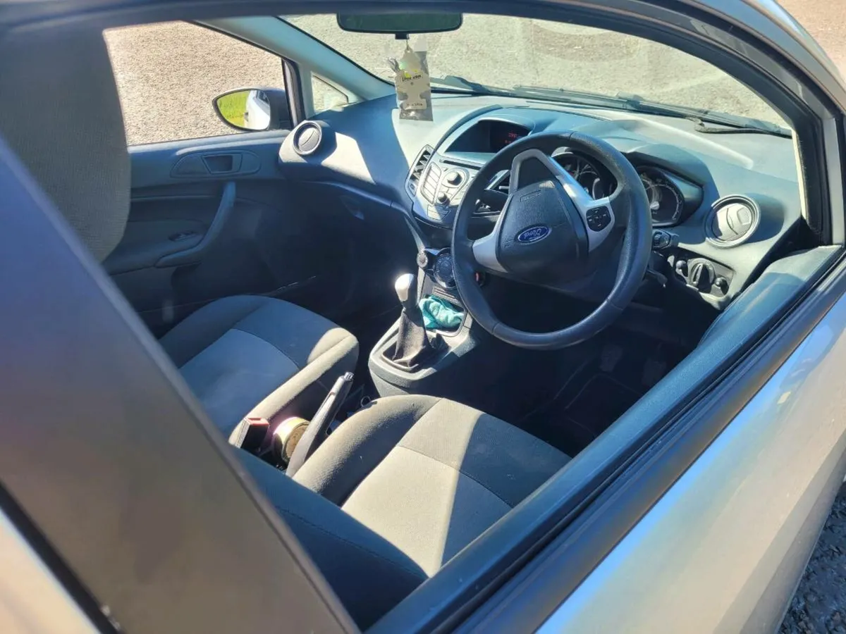 Ford Fiesta Van - Image 4