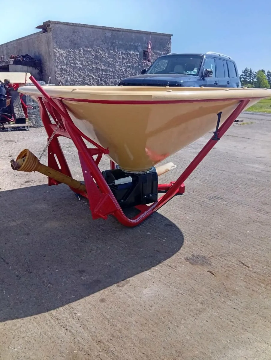 Vicon 700/750 kg spreader - Image 4