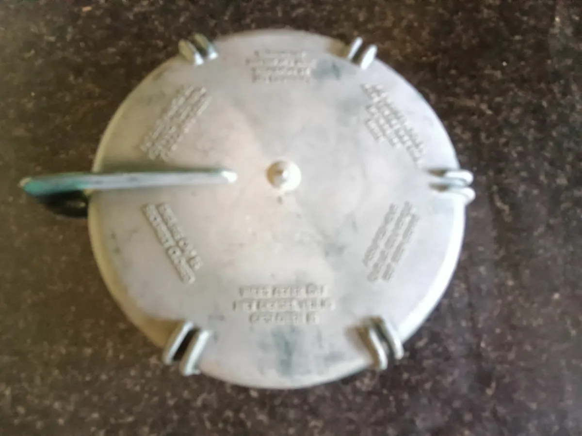 Green oil barrel cap