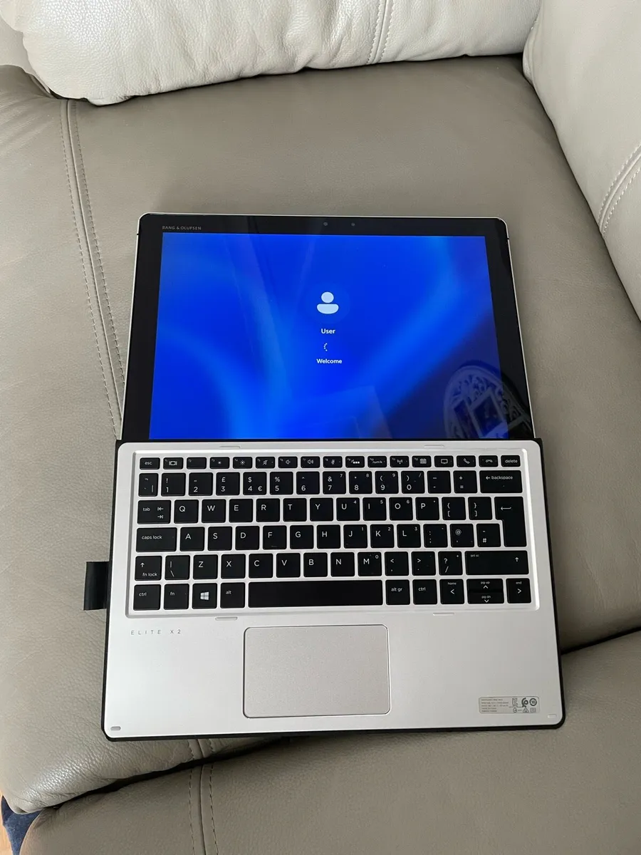 HP 2n1 Touchscreen i5 16-256 - Image 2