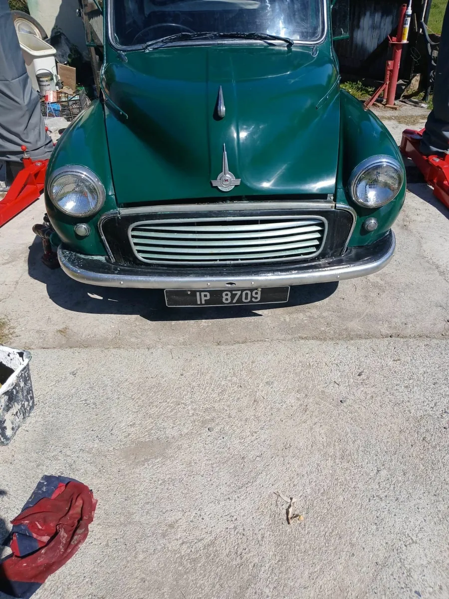 Vintage car - Image 1