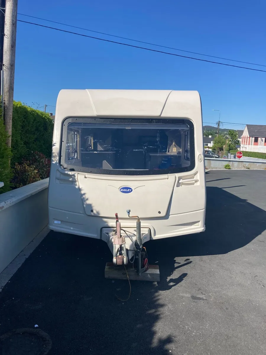 Caravan - Image 1