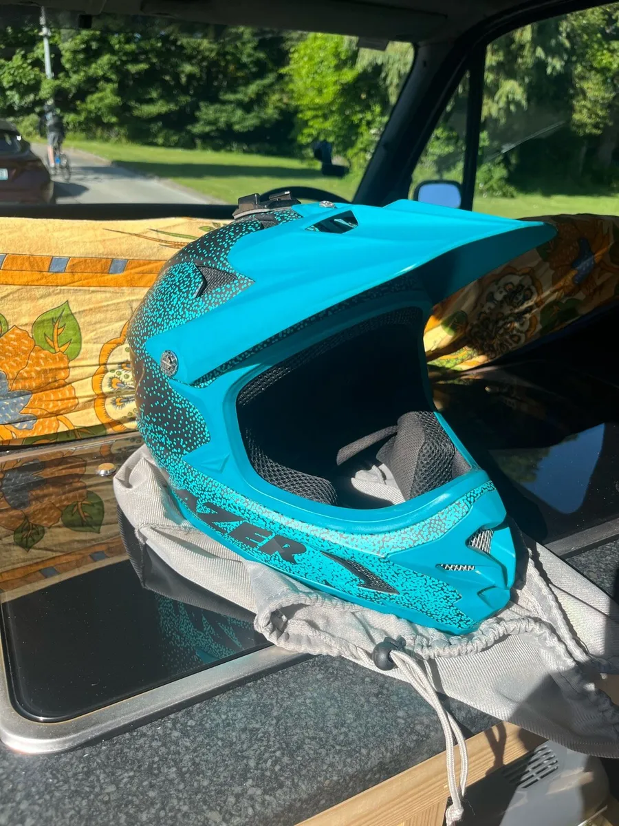 Full face mountain bike helmet - Image 1
