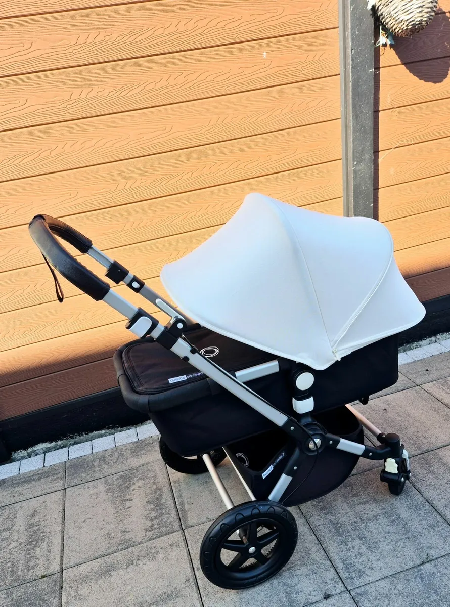Bugaboo Cameleon 3 **carseat & isofix included** - Image 2