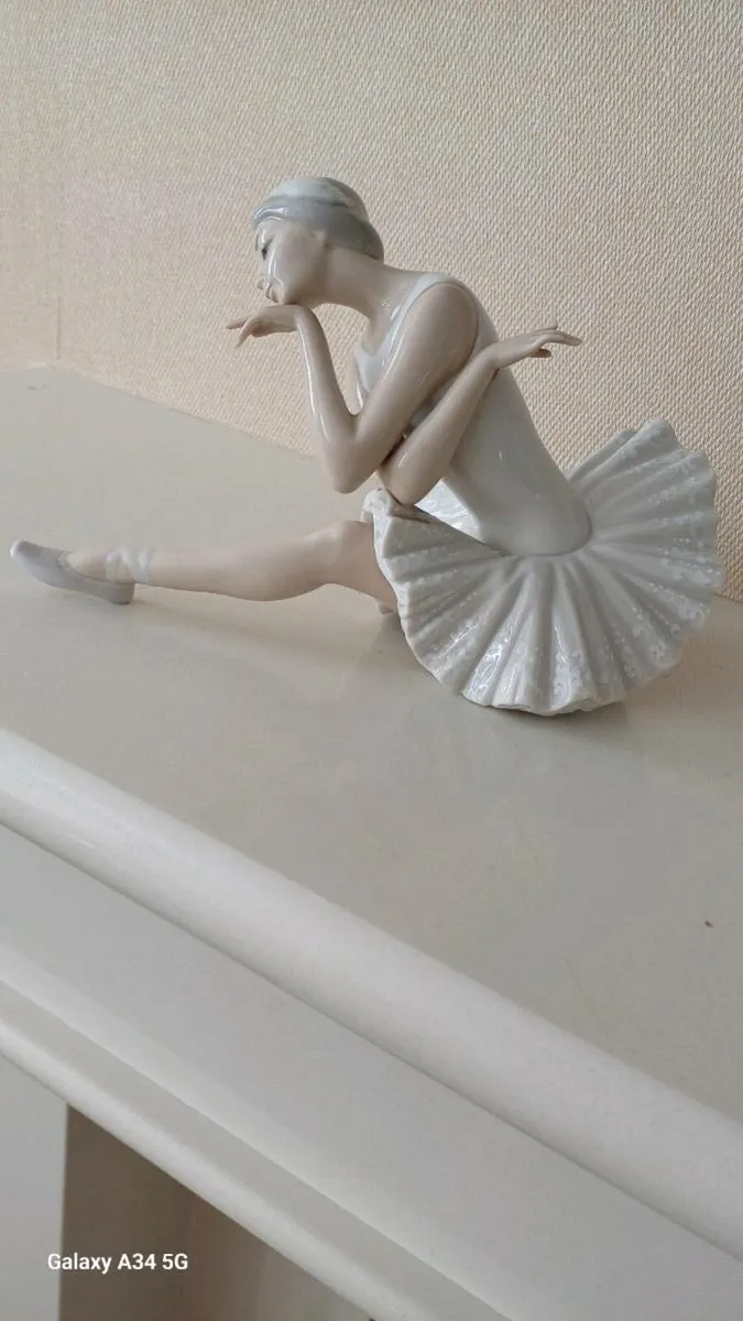 Vintage Lladro Ballerina Fgurine - Image 2