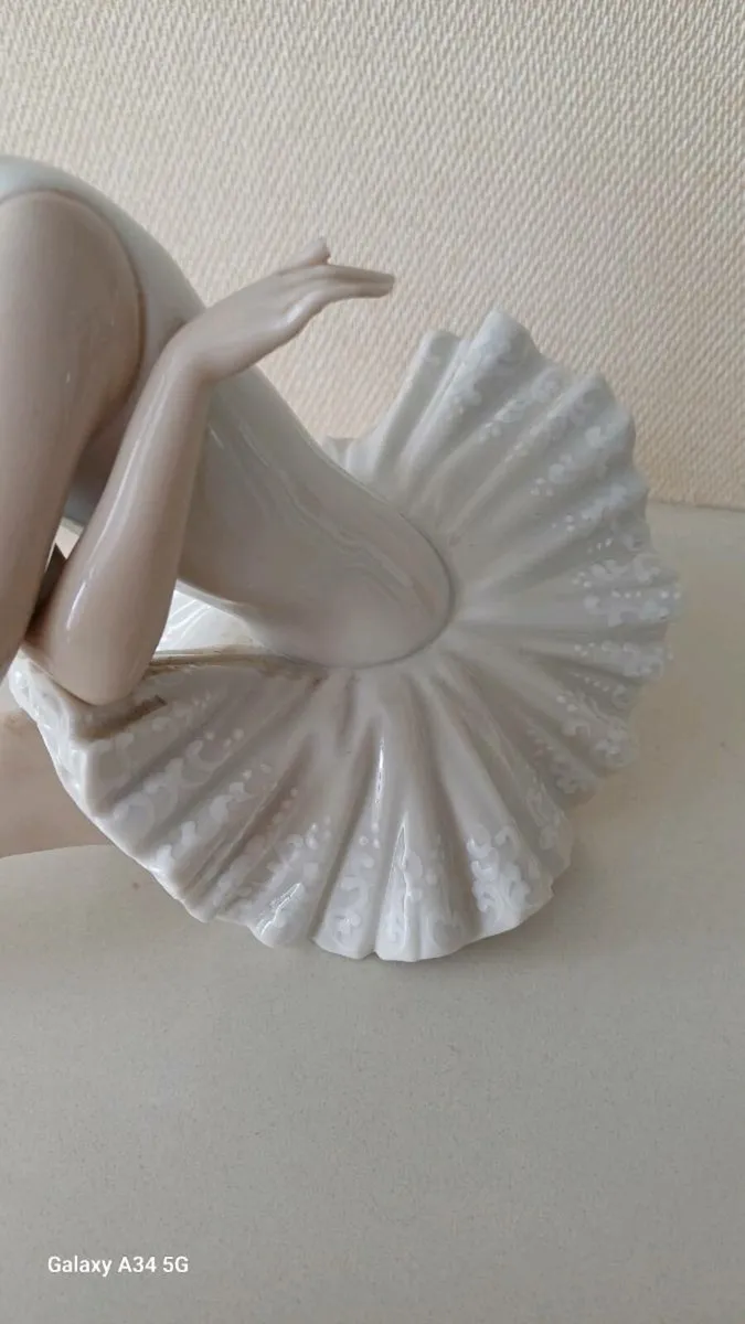 Vintage Lladro Ballerina Fgurine - Image 3
