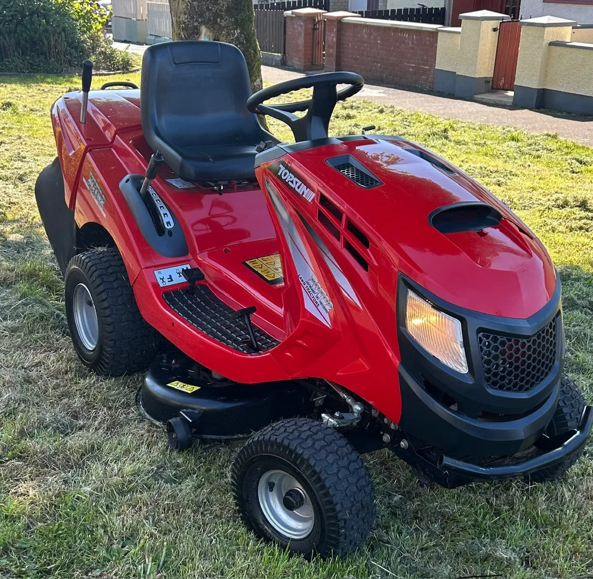 42inch cut ride on lawnmower - Image 1