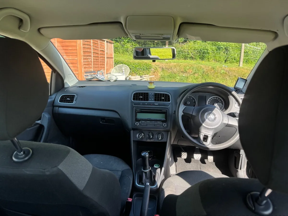 Volkswagen Polo 2011 - Image 2