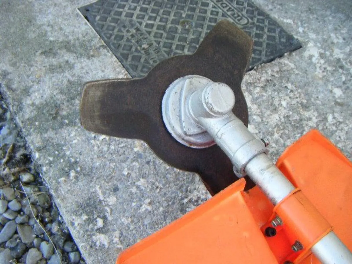 Mitox brush cutter - Image 3