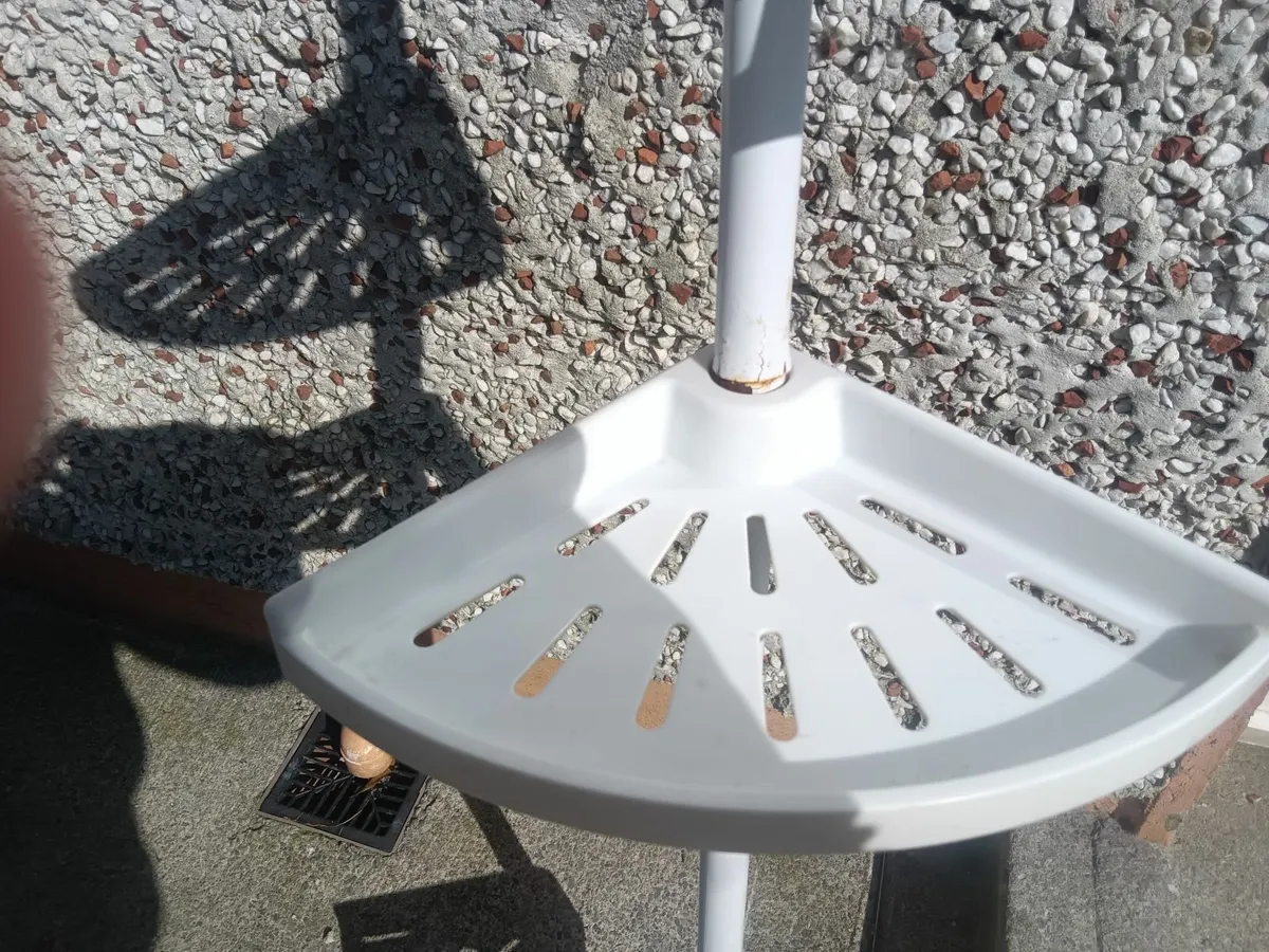 Free Various items - Image 2