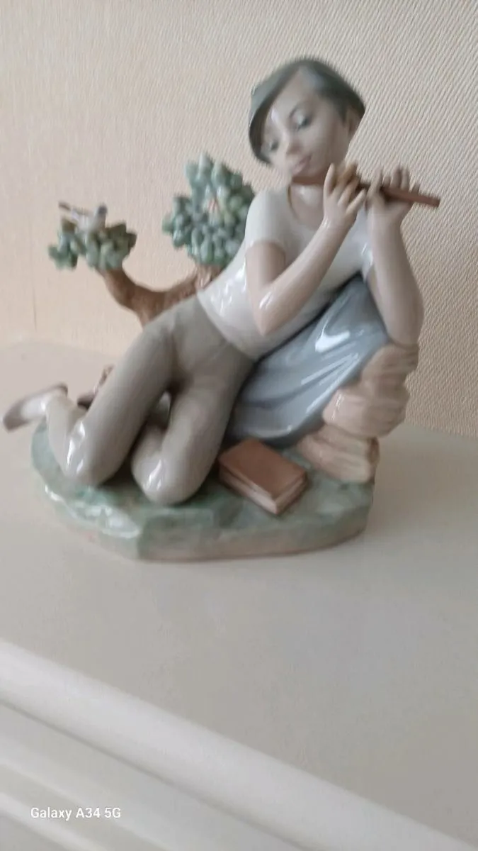 Vintage Lladro Boy with Flute  Figurine - Image 2