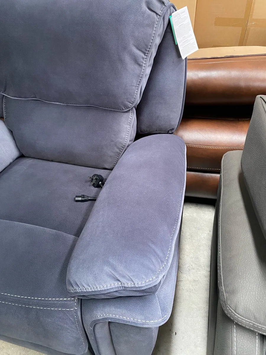 Electric power recliner Preston design reduced to