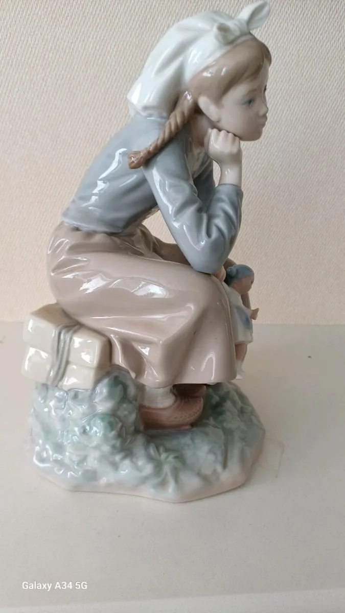 Vintage Lladro Girl with Doll - Image 2