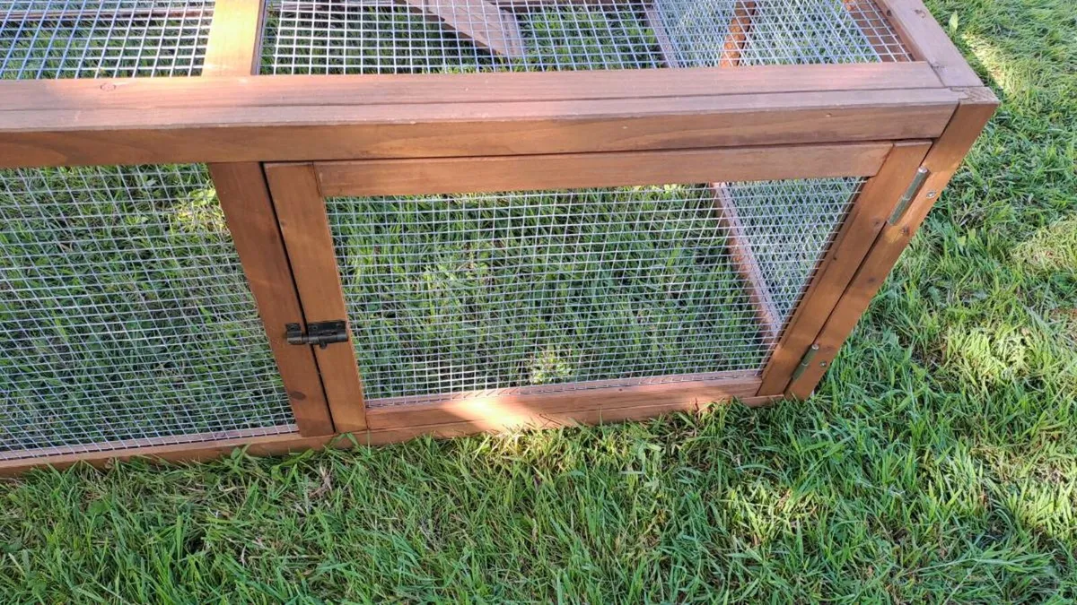 Rabbit hutch and box - Image 2