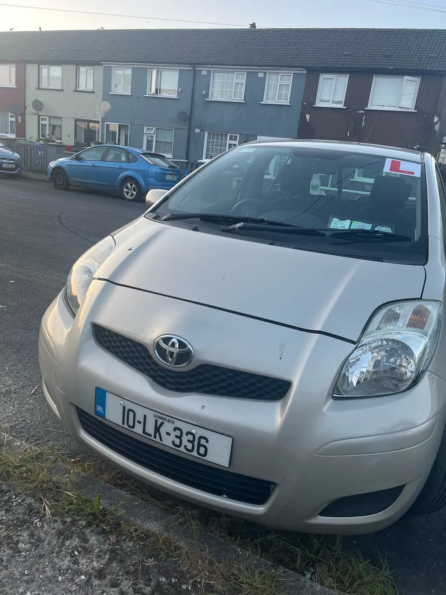 2010 Toyota yaris - Image 1