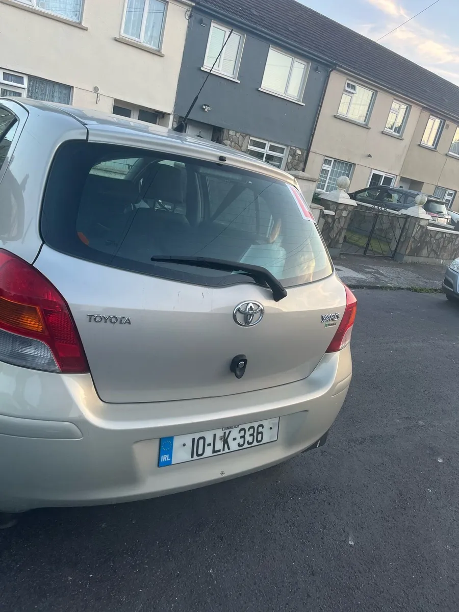 2010 Toyota yaris - Image 3
