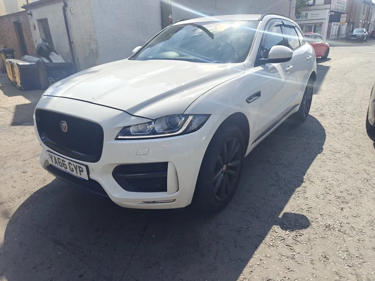 2016 jaguar F pace - Image 4
