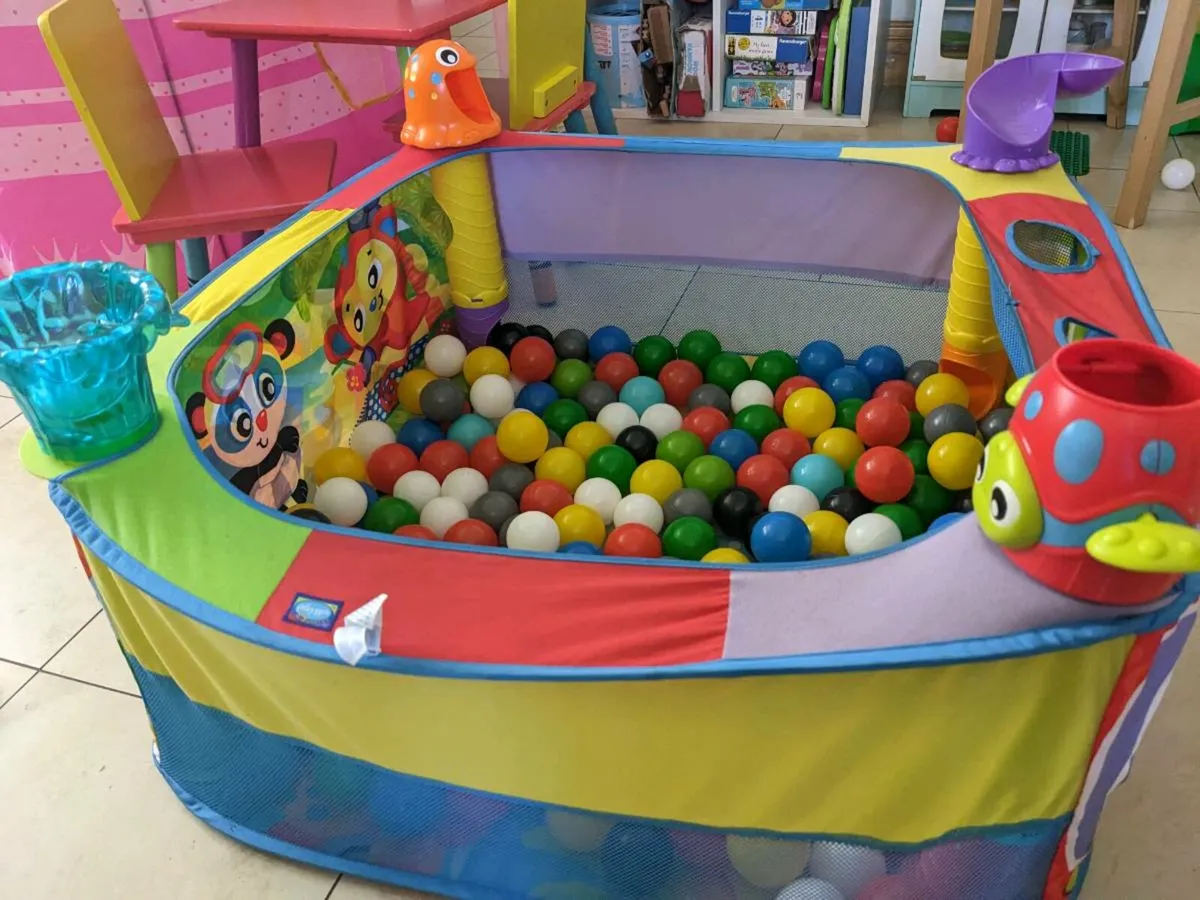 High chair and Ball pit - Image 2
