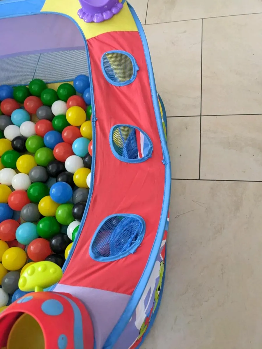 High chair and Ball pit - Image 4
