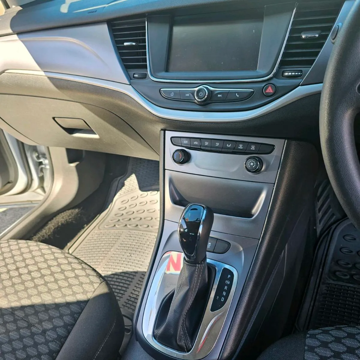 2017 opel astra hatchback, 1.6 balck cdti! - Image 4