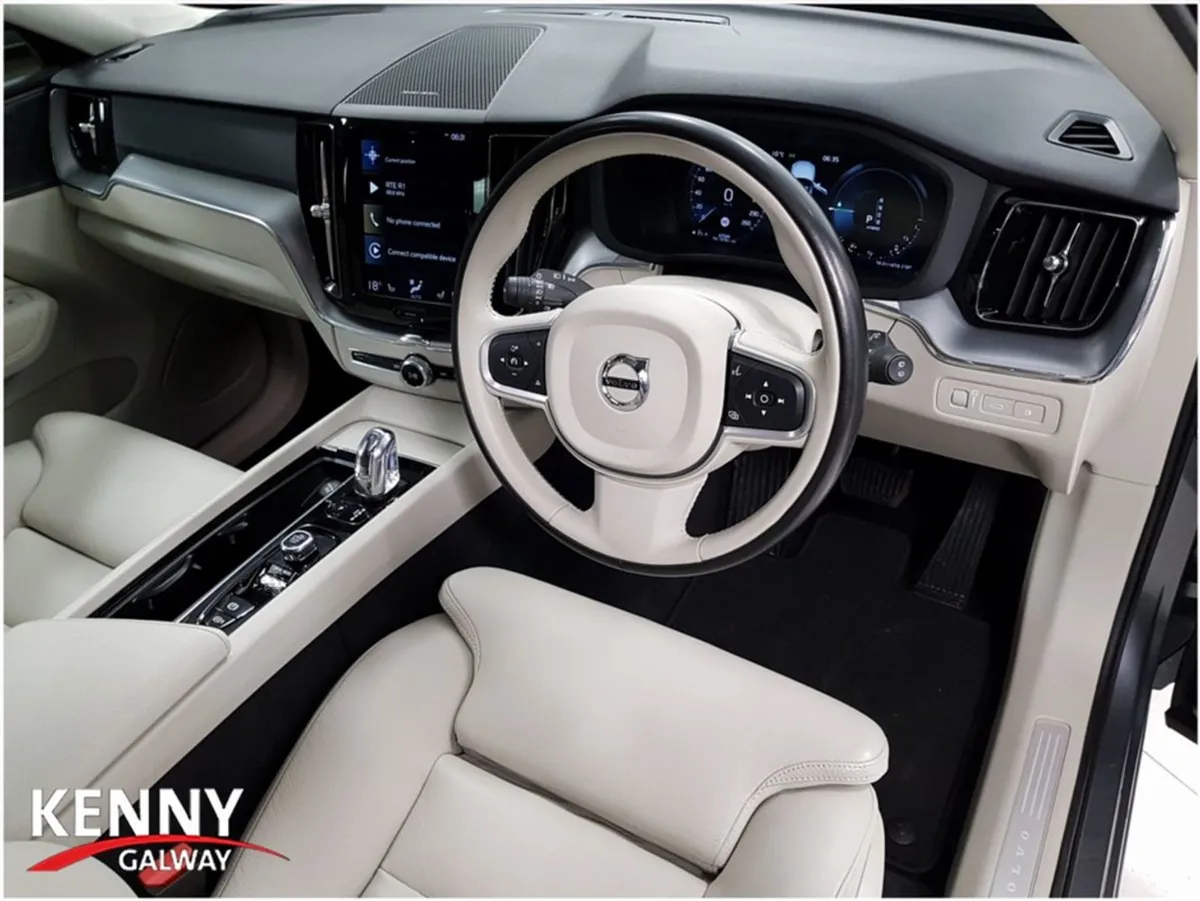 Volvo XC60 T8 Twin EN Phev Momentum GT 5DR Auto - Image 2