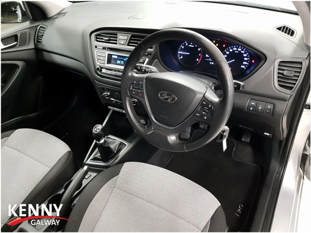 Hyundai i20 Petrol Deluxe 5DR - Image 2
