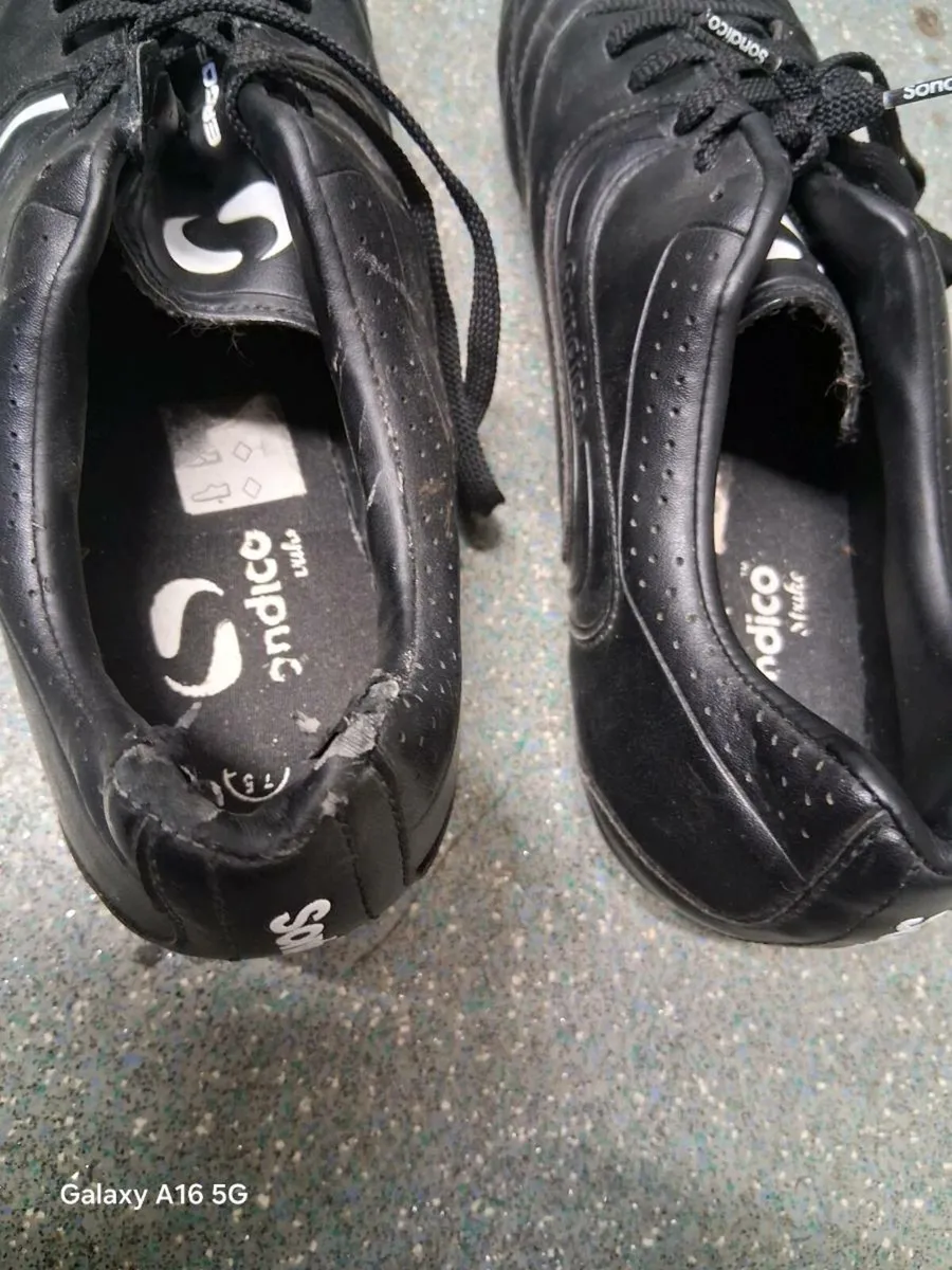 Football boots - Image 2