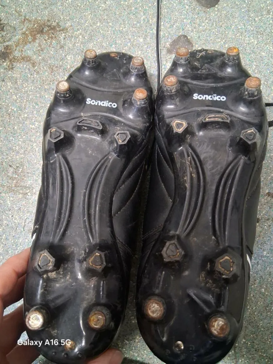 Football boots - Image 3