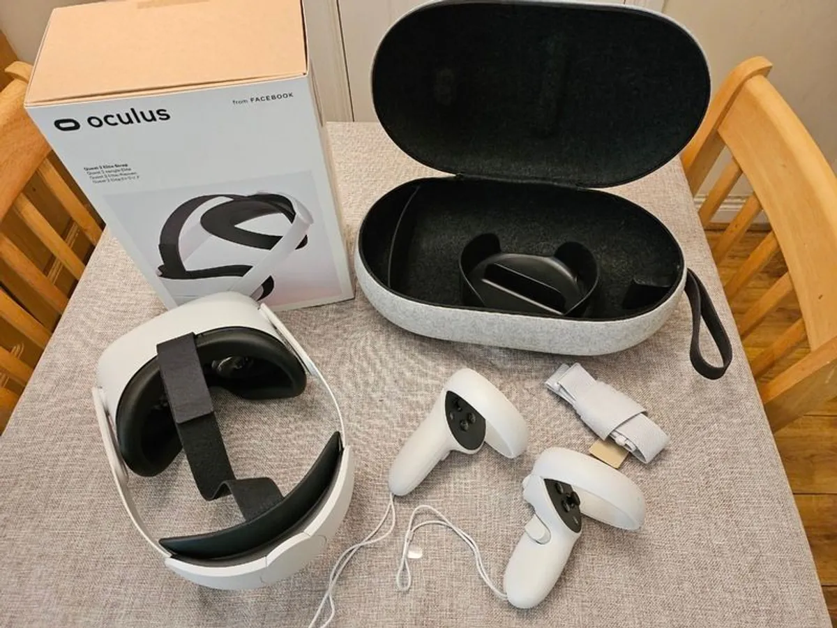 Meta Oculus Quest 2 VR headset with Elite Strap and case - Image 1