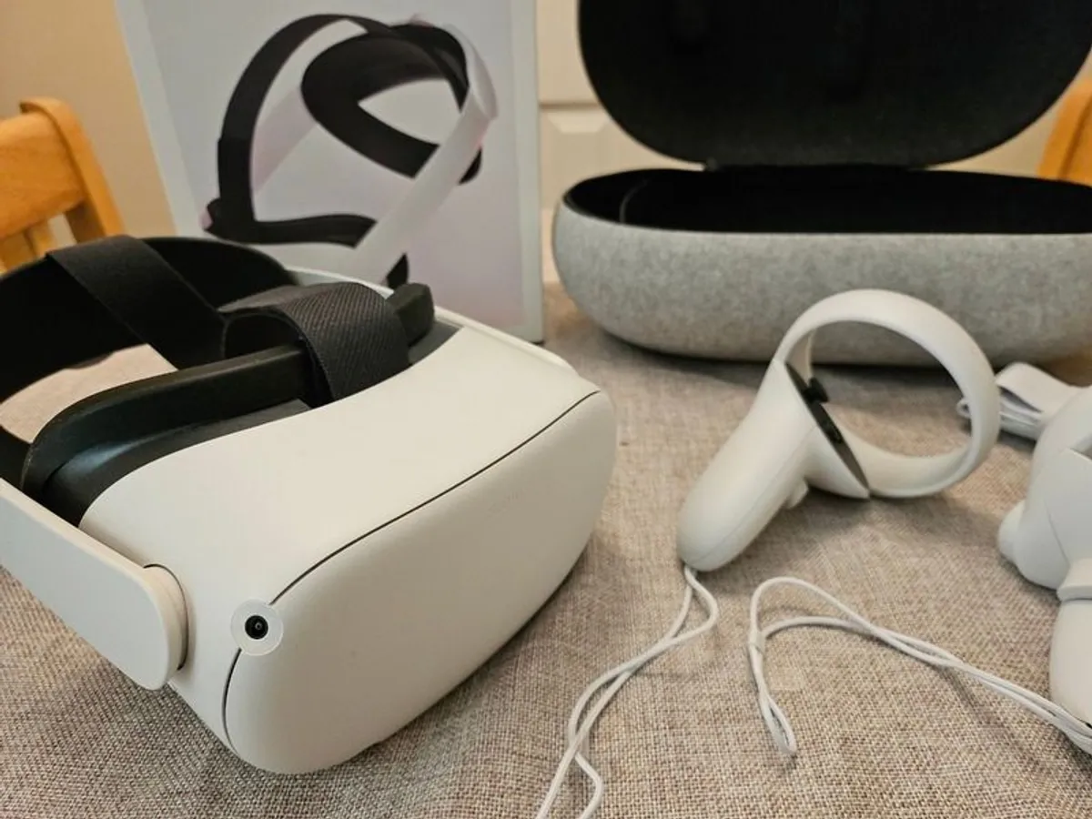 Meta Oculus Quest 2 VR headset with Elite Strap and case - Image 3