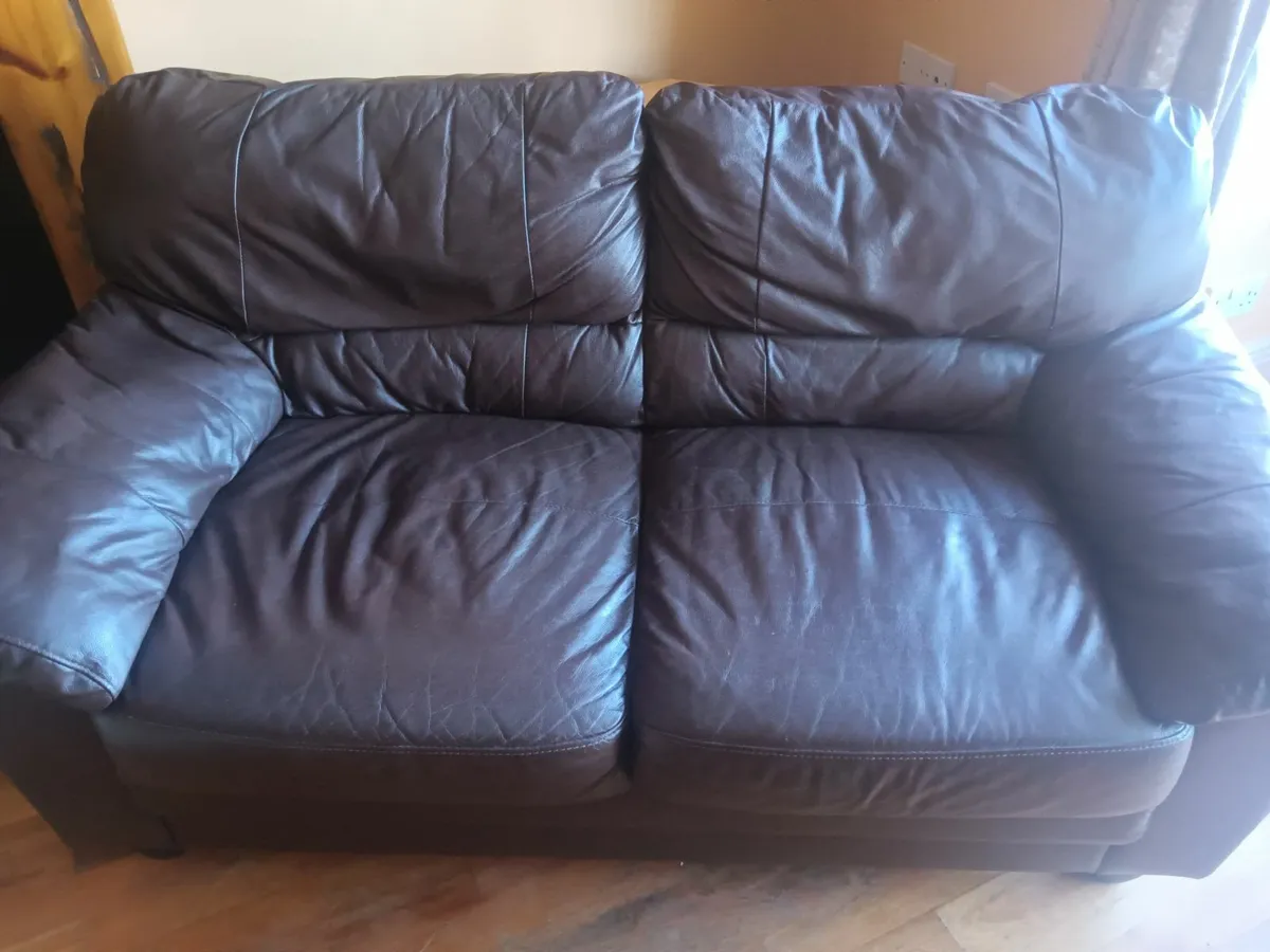 2 seater brown leather couch - Image 1