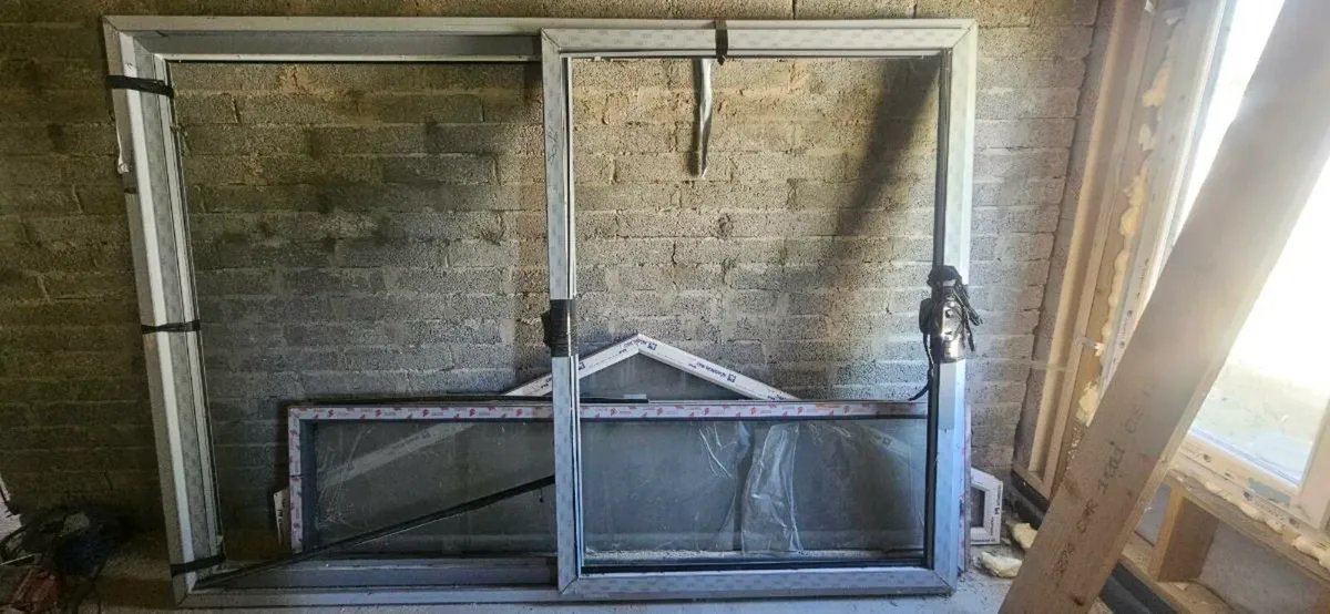 Sliding door - Image 1