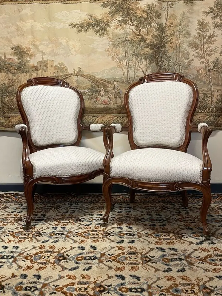 A Good Pair of Early 20th Century Mahogany Elbow Chairs - Image 1
