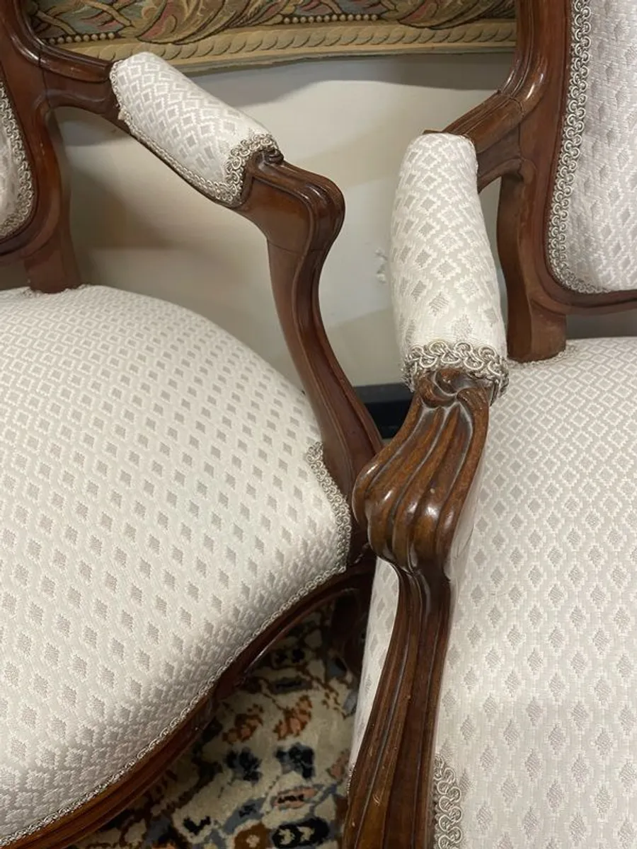 A Good Pair of Early 20th Century Mahogany Elbow Chairs - Image 2