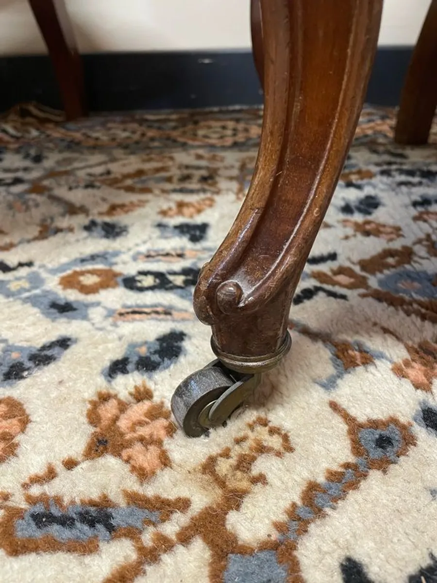 A Good Pair of Early 20th Century Mahogany Elbow Chairs - Image 4