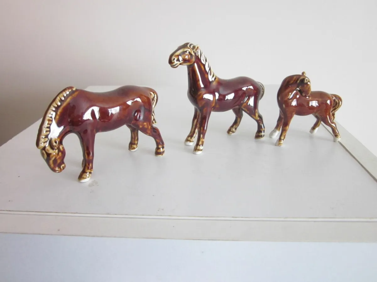 3 Vintage Small Swatow China Treacle Glazed Horses - Image 1