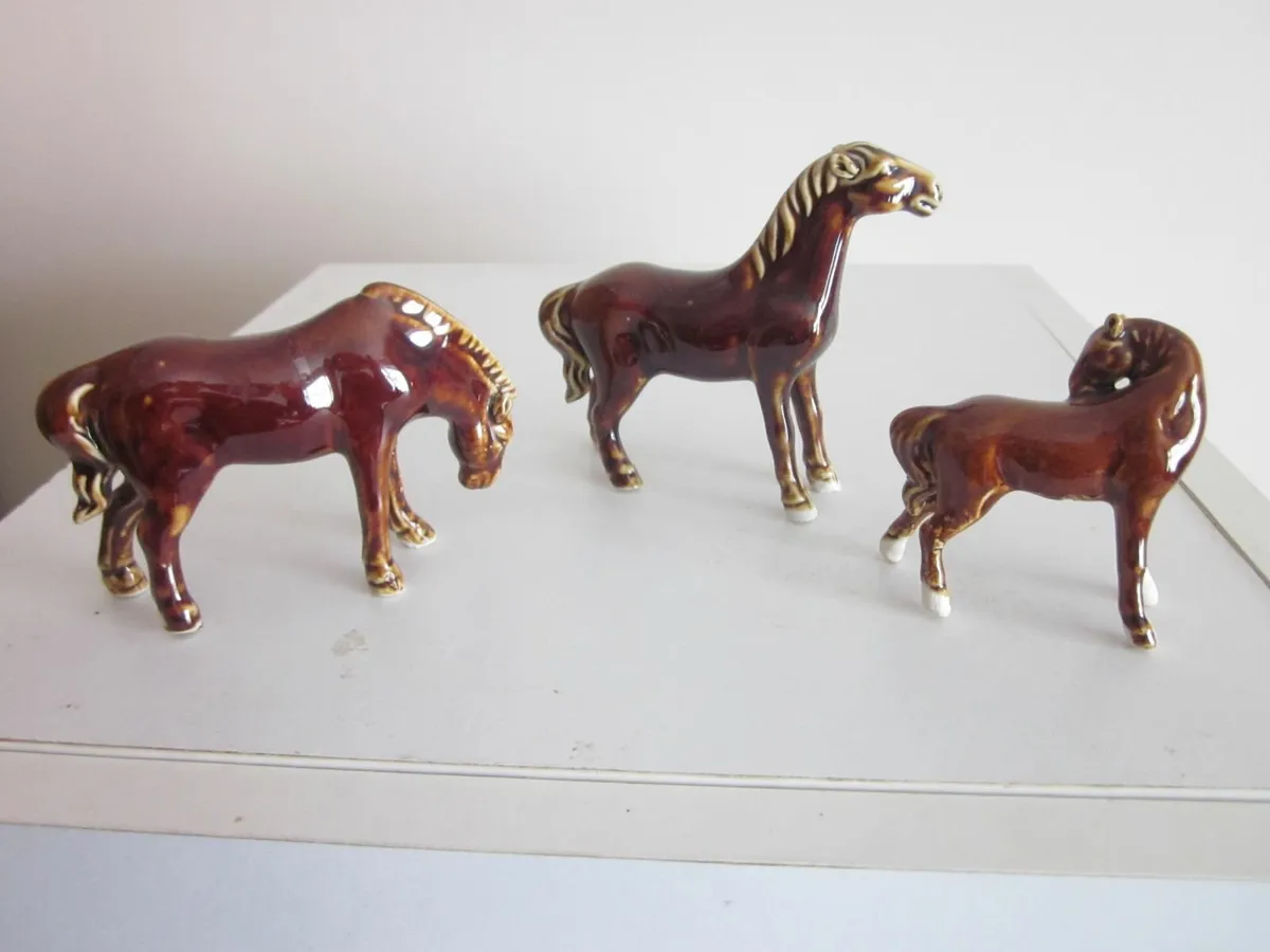 3 Vintage Small Swatow China Treacle Glazed Horses - Image 2