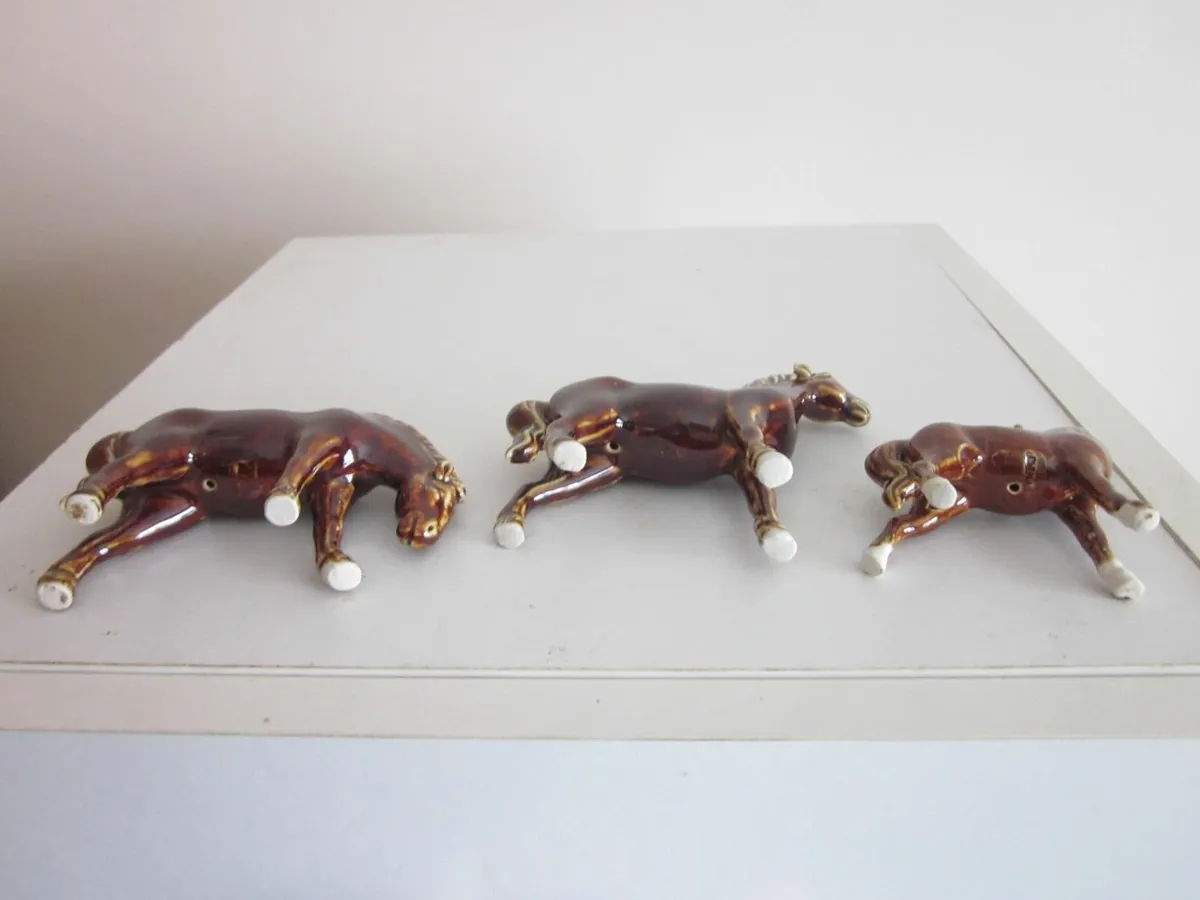 3 Vintage Small Swatow China Treacle Glazed Horses - Image 3