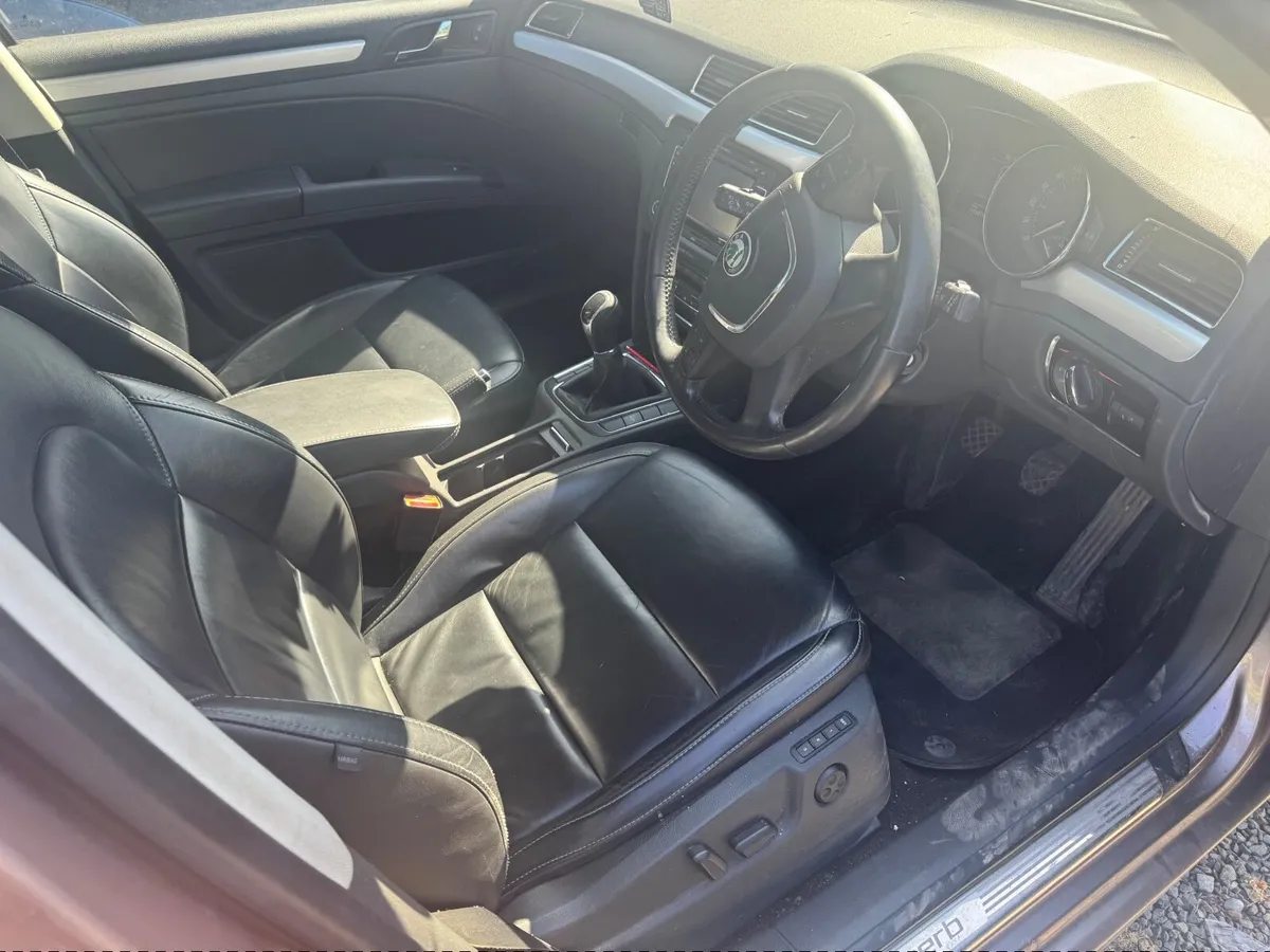Skoda Superb 2012 - Image 4