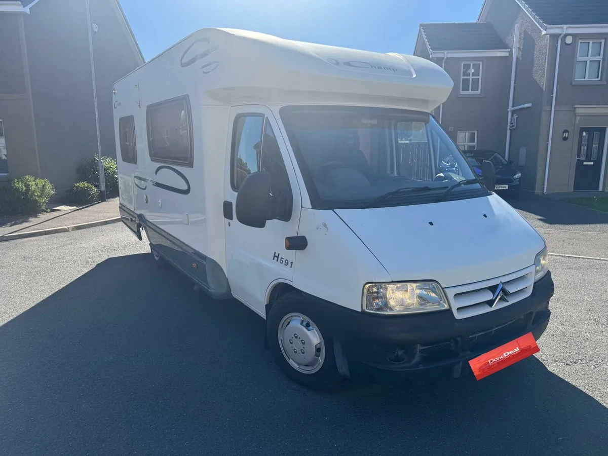 2004 Lunar champ 4 berth. Fixed bed. Dinette. - Image 1
