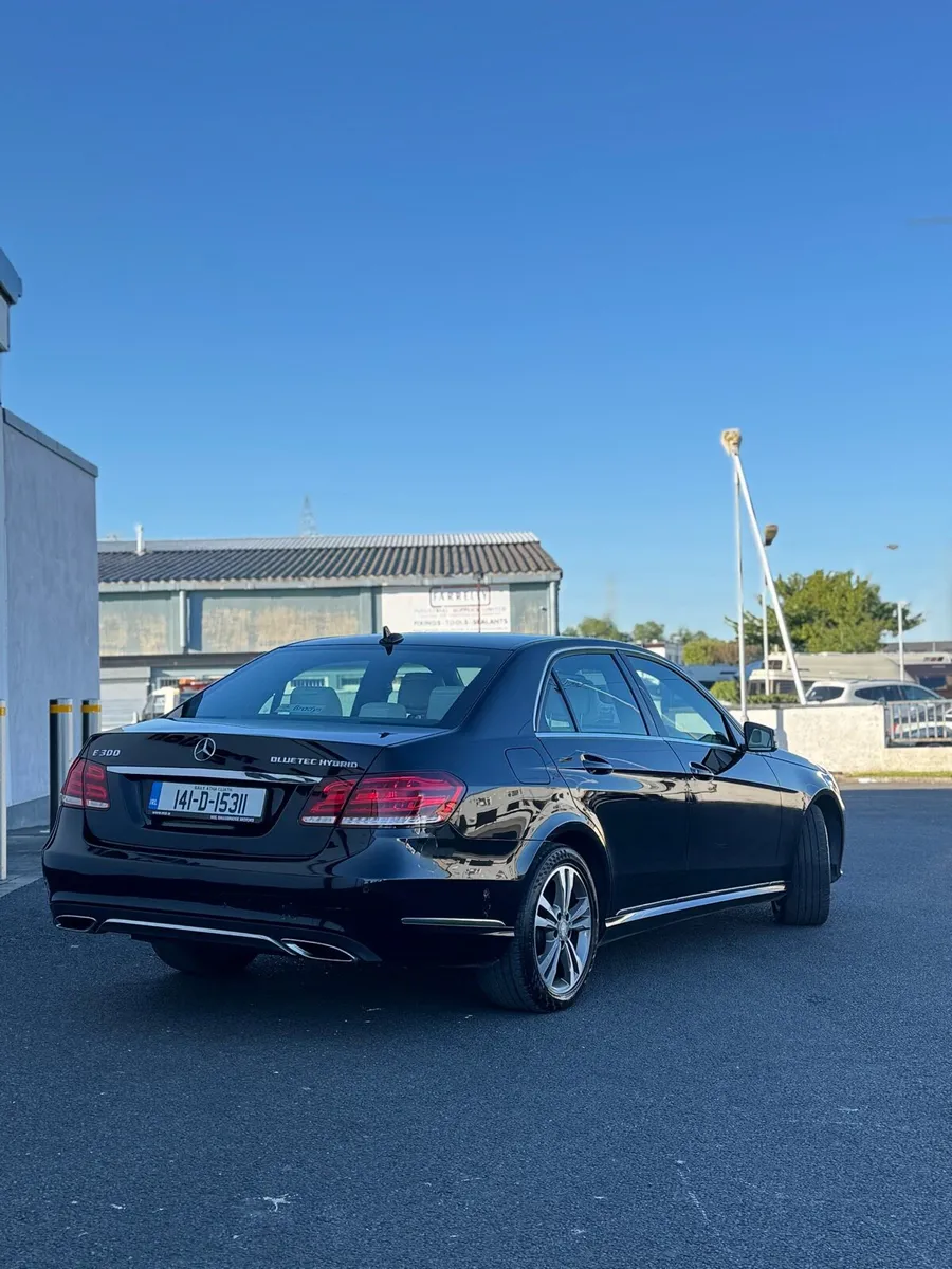Mercedes E300 hybrid automatic - Image 3