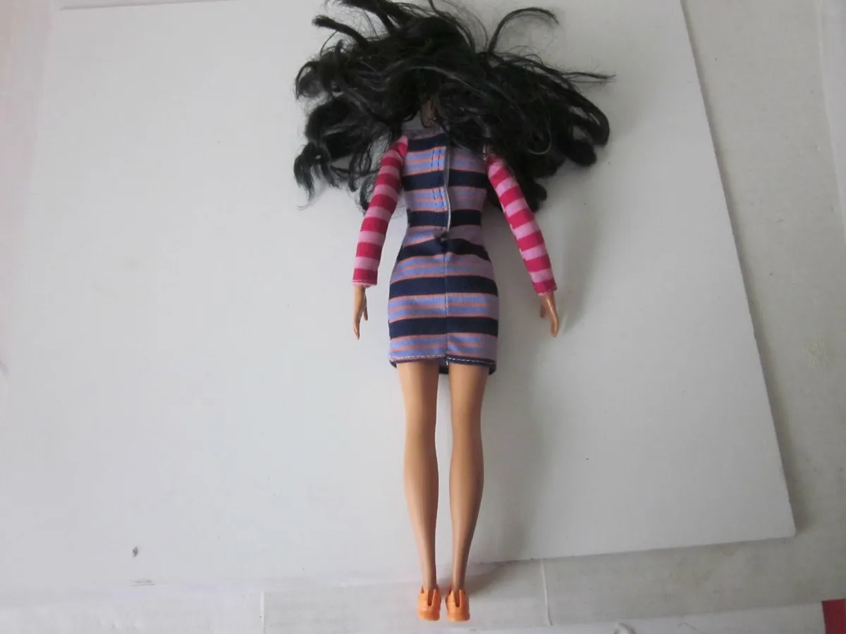Barbie Fashionistas  Doll Long Black Hair 2019 - Image 2