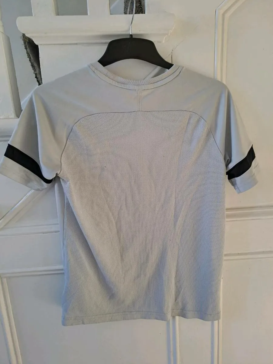 Free Nike Tee shirt kids size XL - Image 2