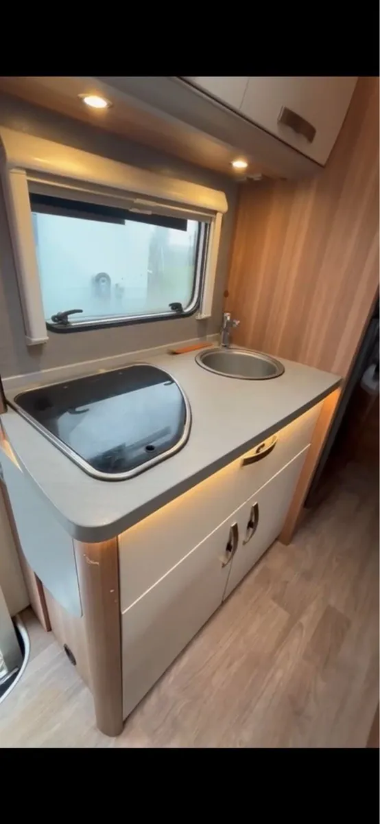 Lovely 2017 6 Berth Right hand drive Motorhome - Image 3