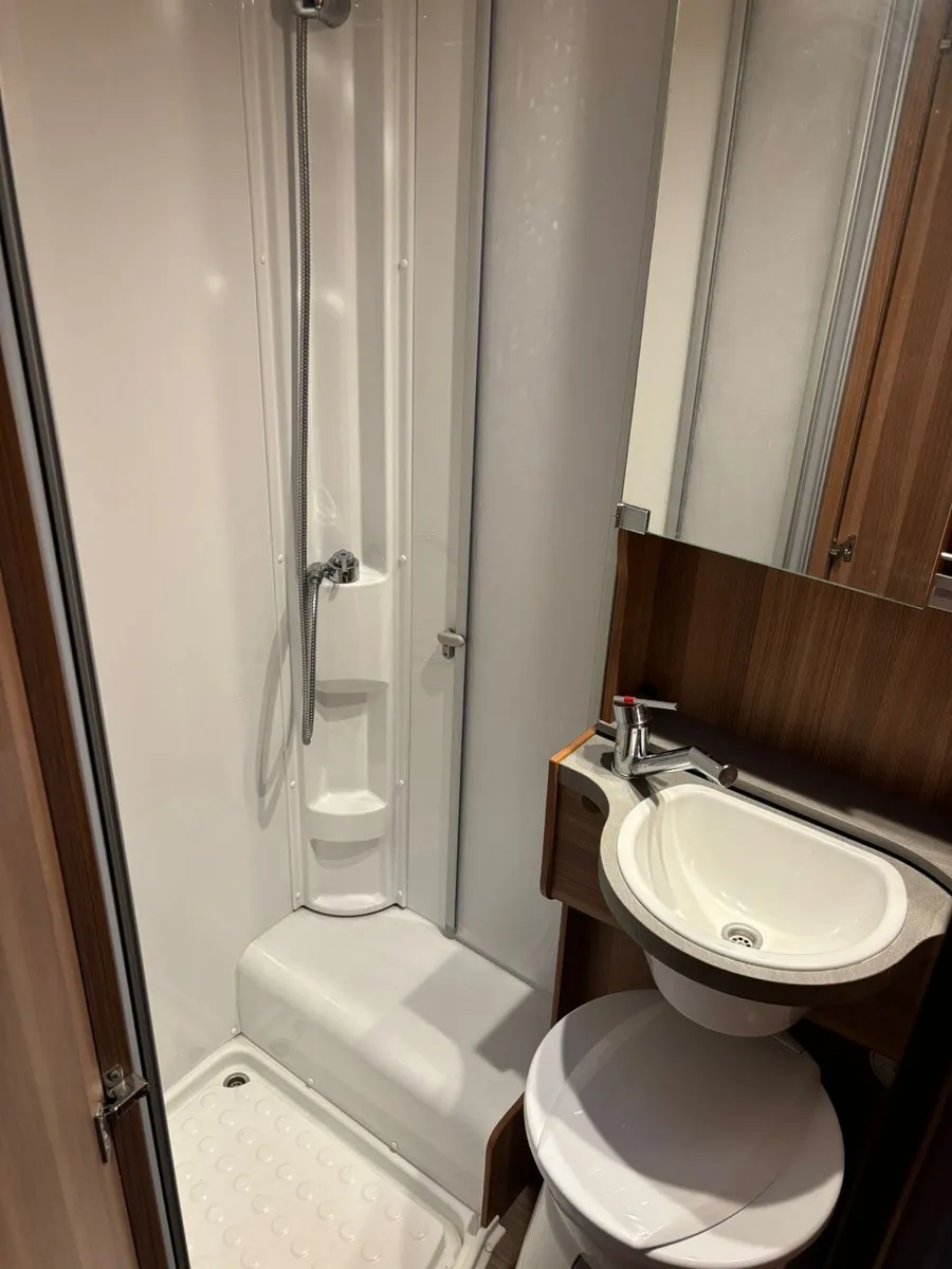 Lovely 2017 6 Berth Right hand drive Motorhome - Image 4
