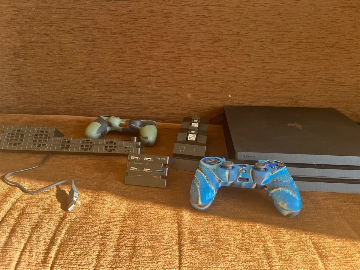 PS4 PRO - Image 1