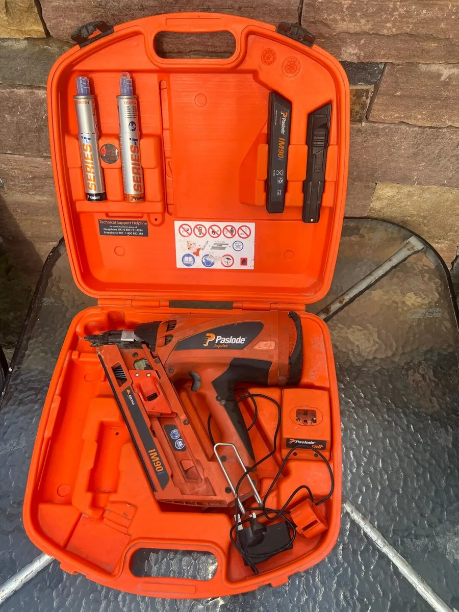 Paslode 1st fix nail gun IM90i - Image 1