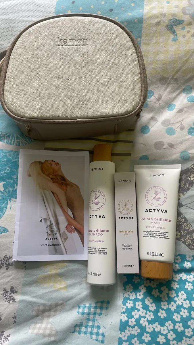 Hair set with new case - Image 1